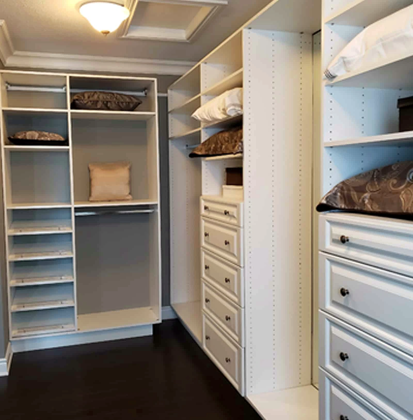 Dressing room order — Custom Closets & Storage by Mi Casa Interior Dressing room order — Custom Closets & Storage by Mi Casa Interior
