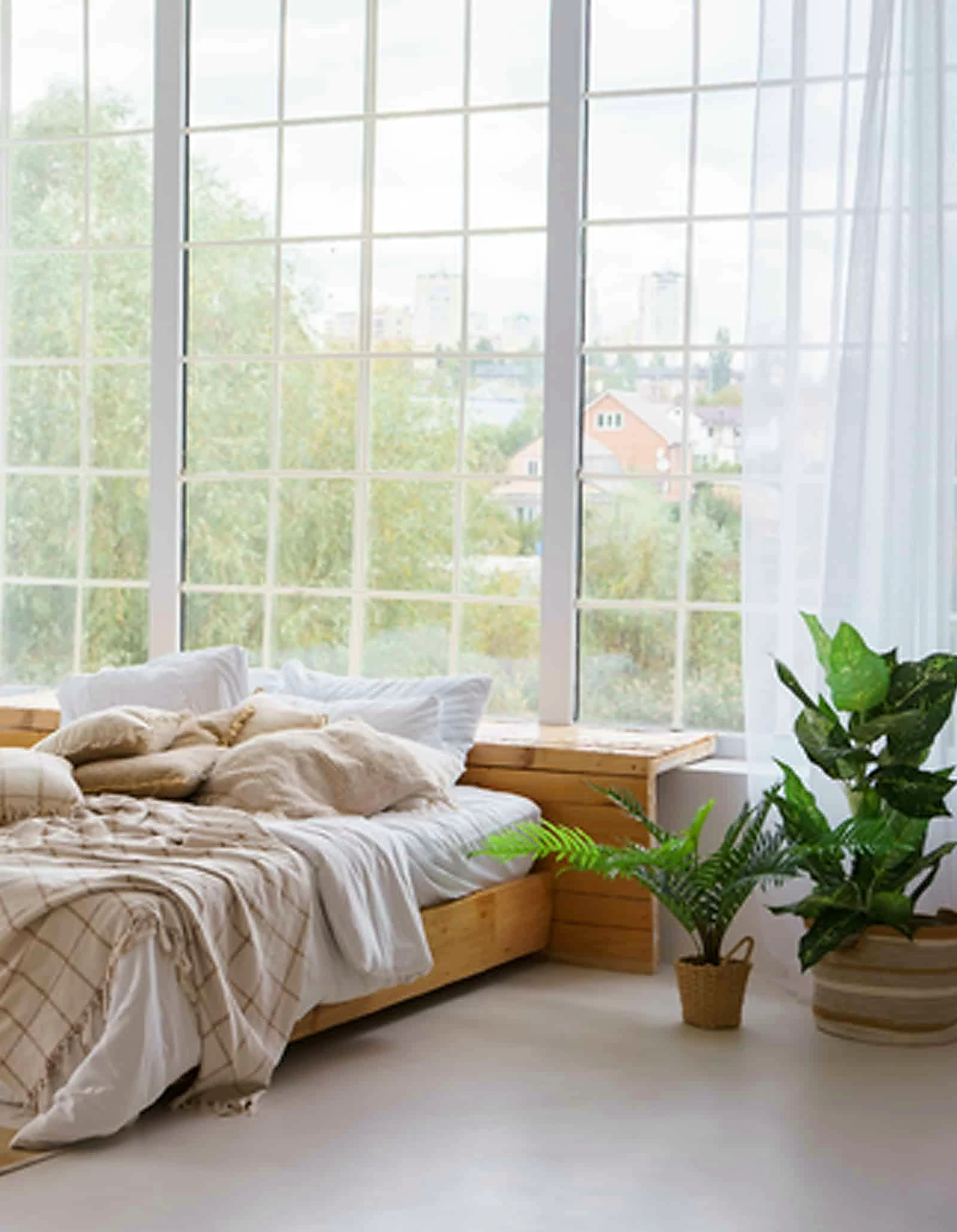 Sheers & garden views — Window Treatments & Bedding Design by Mi Casa Interior Sheers & garden views — Window Treatments & Bedding Design by Mi Casa Interior
